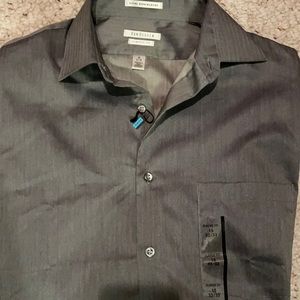 Men’s Van Heusen dress shirt size 15 32/33